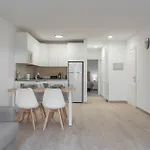 דירה Atlantic Breeze, Bright Big Terrace, Pool, Wifi