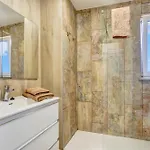 아파트 Atlantic Breeze, Bright Big Terrace, Pool, Wifi *