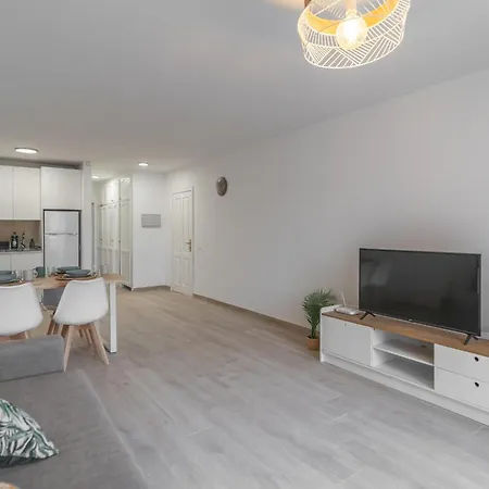 公寓 Atlantic Breeze, Bright Big Terrace, Pool, Wifi Chayofa