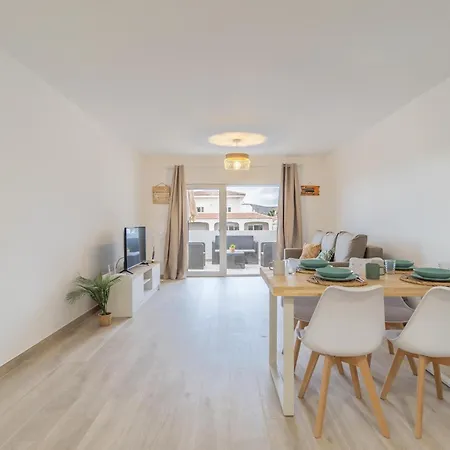 Atlantic Breeze, Bright Big Terrace, Pool, Wifi *