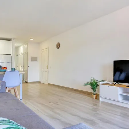 Atlantic Breeze, Bright Big Terrace, Pool, Wifi Apartment Chayofa