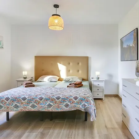 Apartment Atlantic Breeze, Bright Big Terrace, Pool, Wifi *