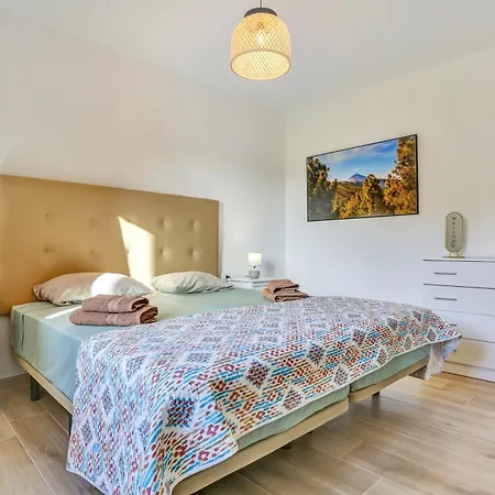 Atlantic Breeze, Bright Big Terrace, Pool, Wifi Apartment Chayofa